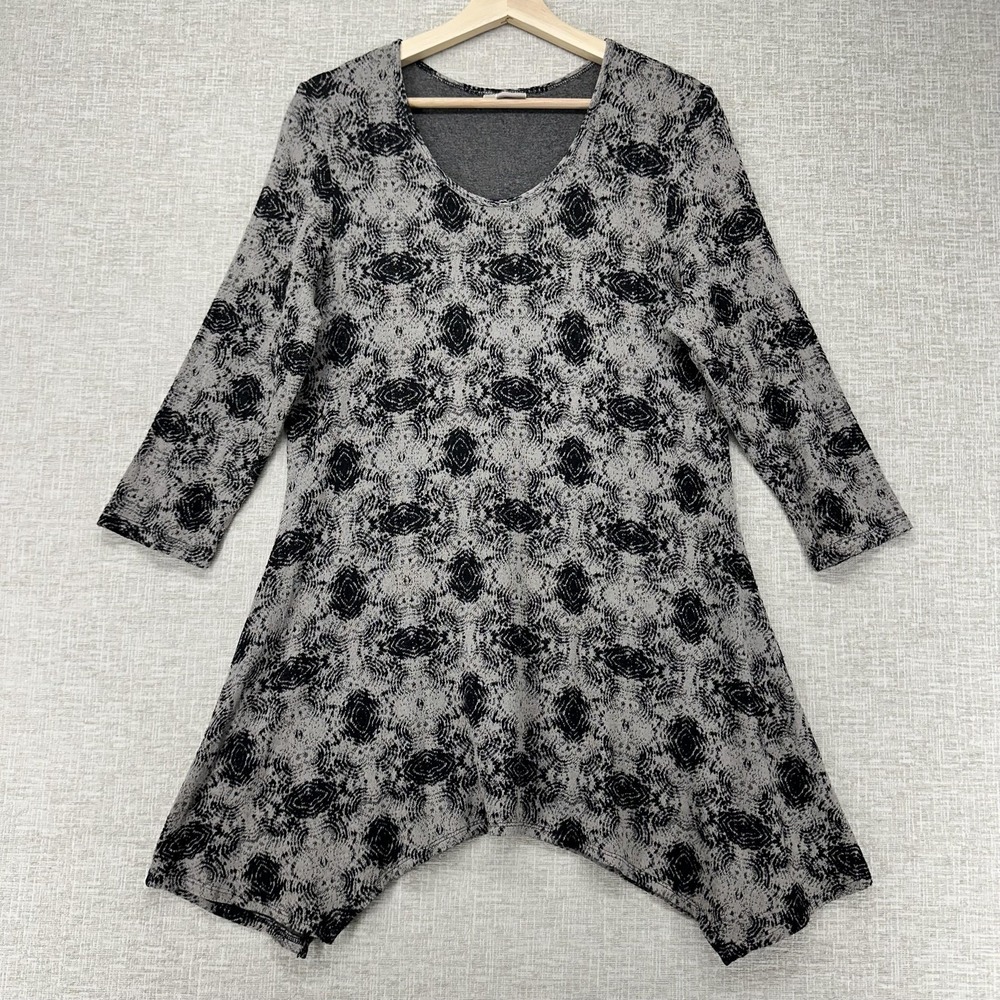 Tianello Tunic Top Womens Medium‎ Gray/Tan Black Geo Print 3/4 Sleeve Asym Hem